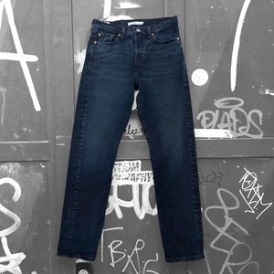 Like new Levi’s black wash Wedgie jeans size 26